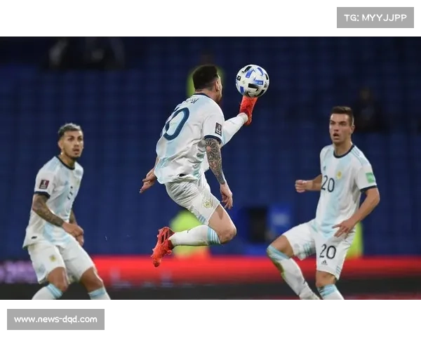 帕尼凯利对巴黎圣日耳曼进球后,与南美队友共同庆祝 帕尼凯利对巴黎圣日耳曼进球后,与南美队友共同庆祝